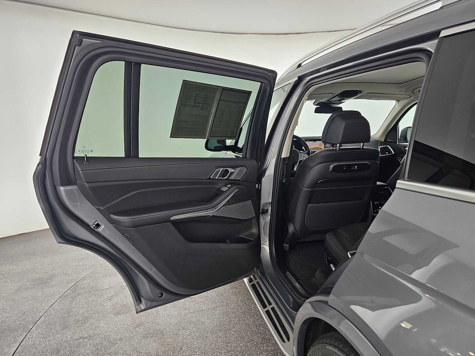 Used 2025 BMW X7 xDrive40i AWD/4WD image 17