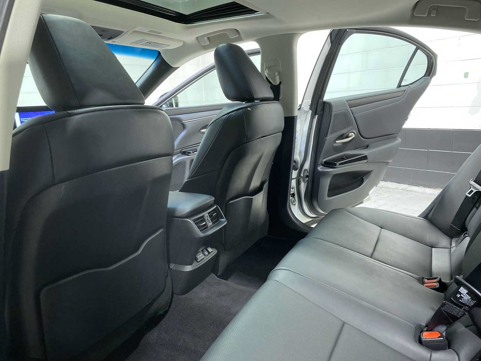 Used 2024 Lexus ES 350 w/ Premium Package FWD image 12