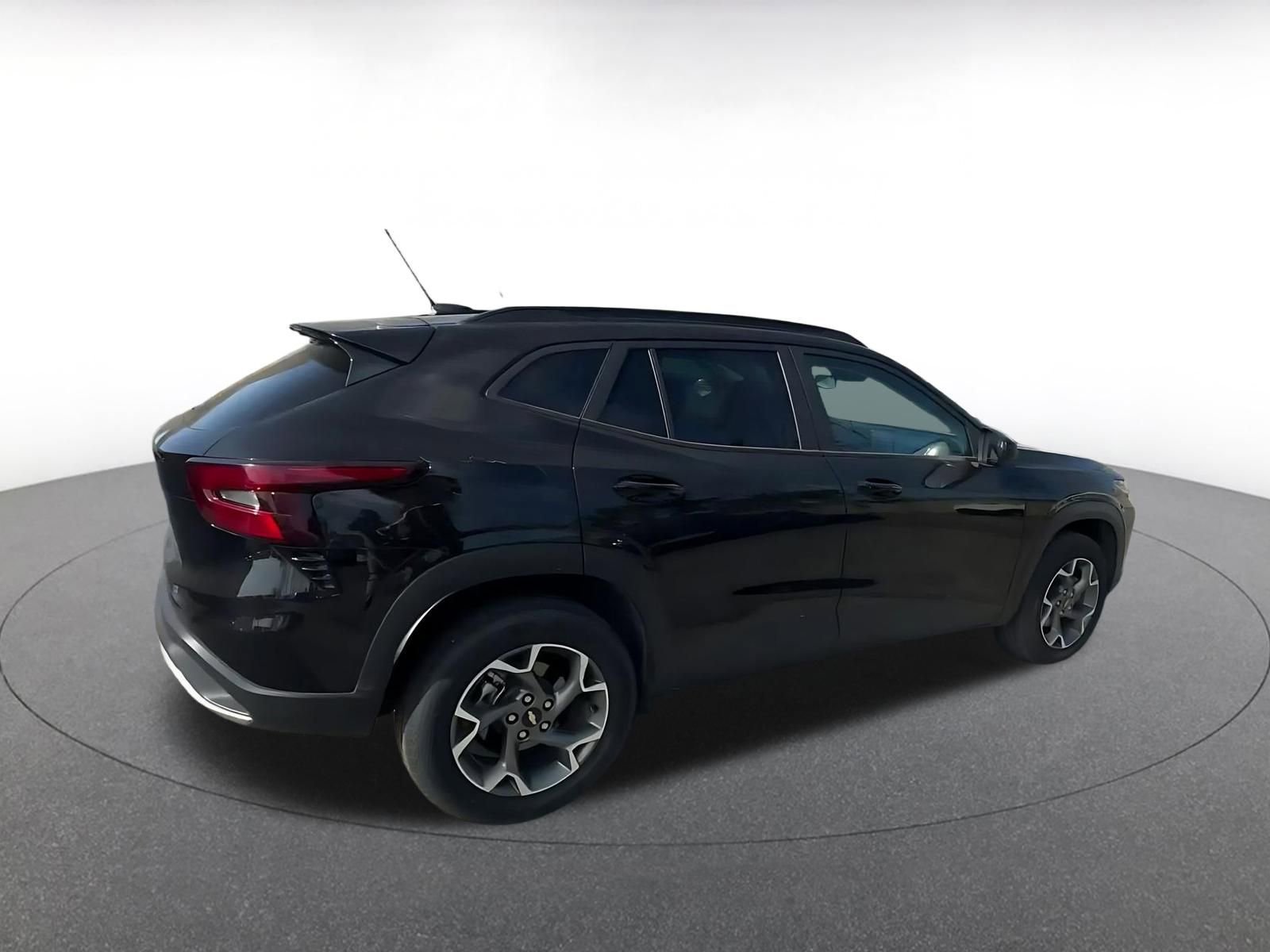 Used 2025 Chevrolet Trax LT image 14