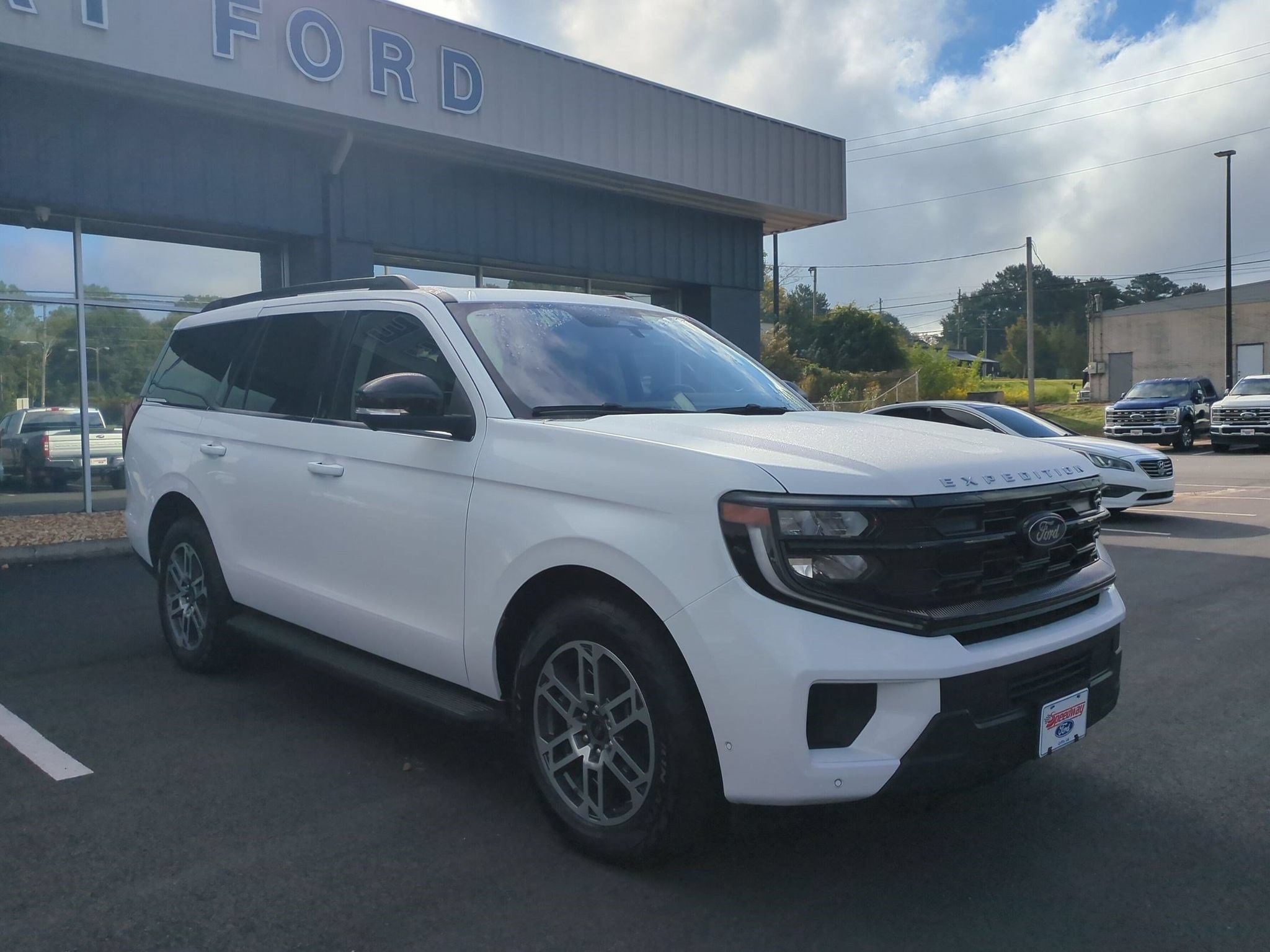 Certified 2025 Ford Expedition Active AWD/4WD image 3