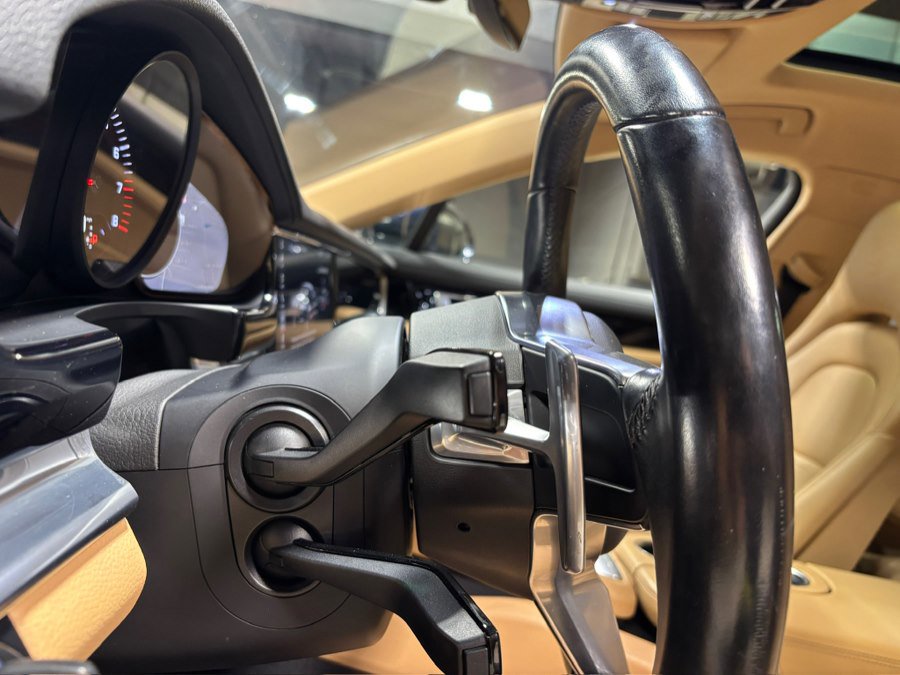 Used 2018 Porsche Panamera 4 image 18