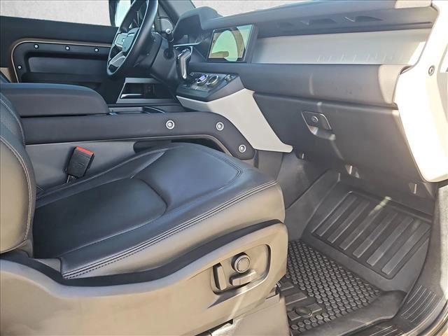 Used 2023 Land Rover Defender 90 S image 24