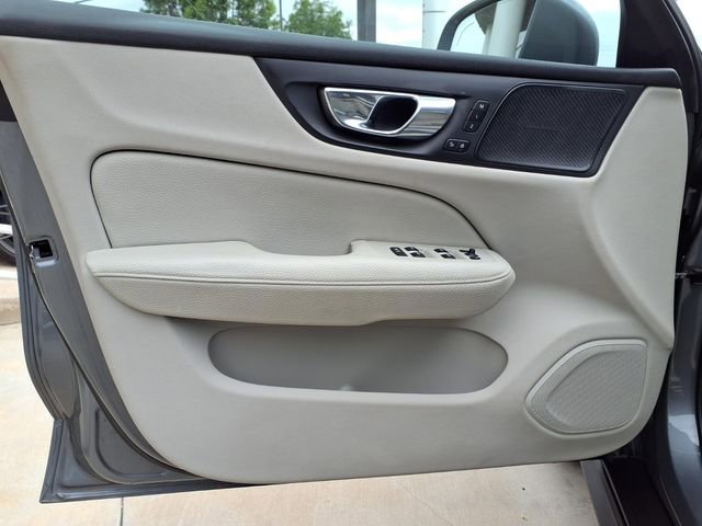 Used 2020 Volvo V60 T5 Cross Country image 21