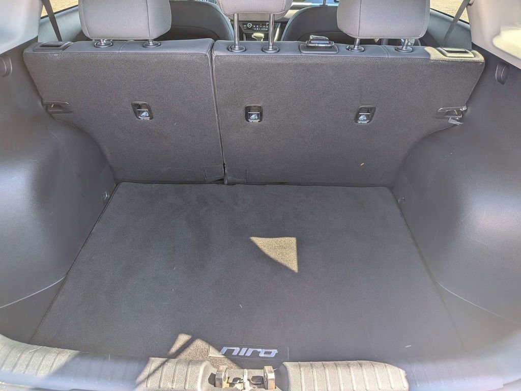 Used 2021 Kia Niro LX image 7