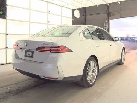 Used 2025 BMW 530i xDrive image 4