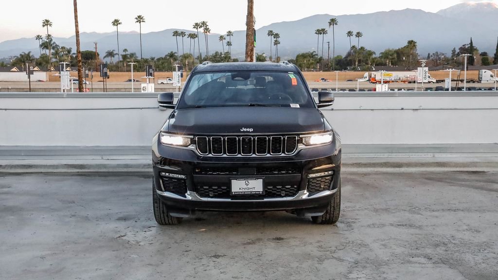 Certified 2024 Jeep Grand Cherokee L Limited w/ Luxury Tech Group II image 3
