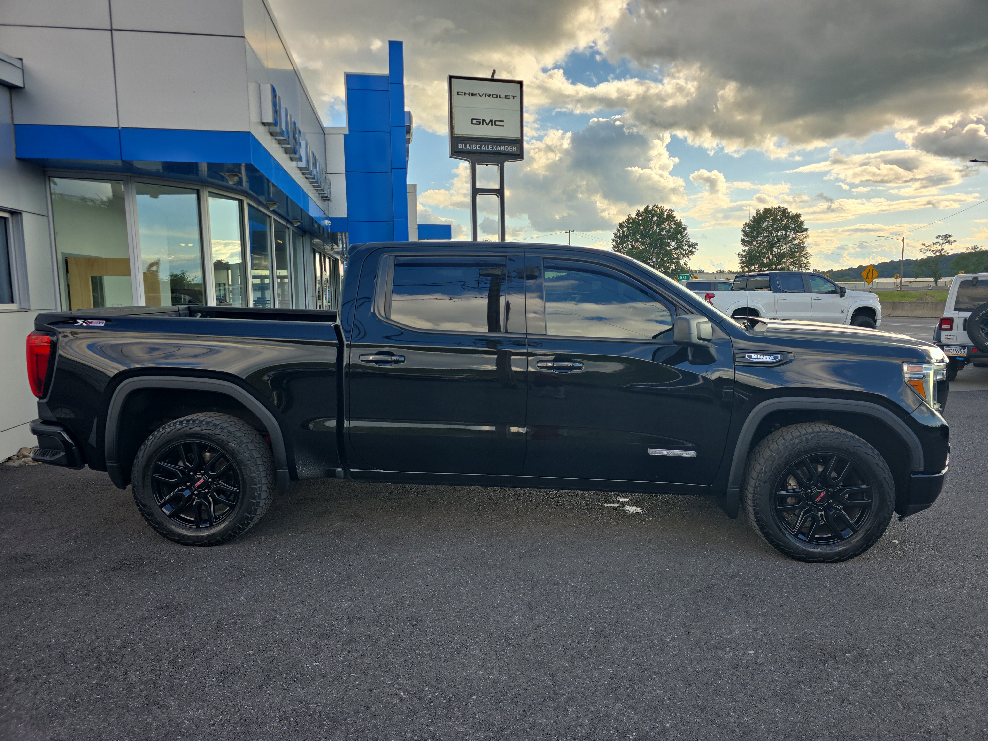 Used 2021 GMC Sierra 1500 Elevation w/ Preferred Package AWD/4WD image 2