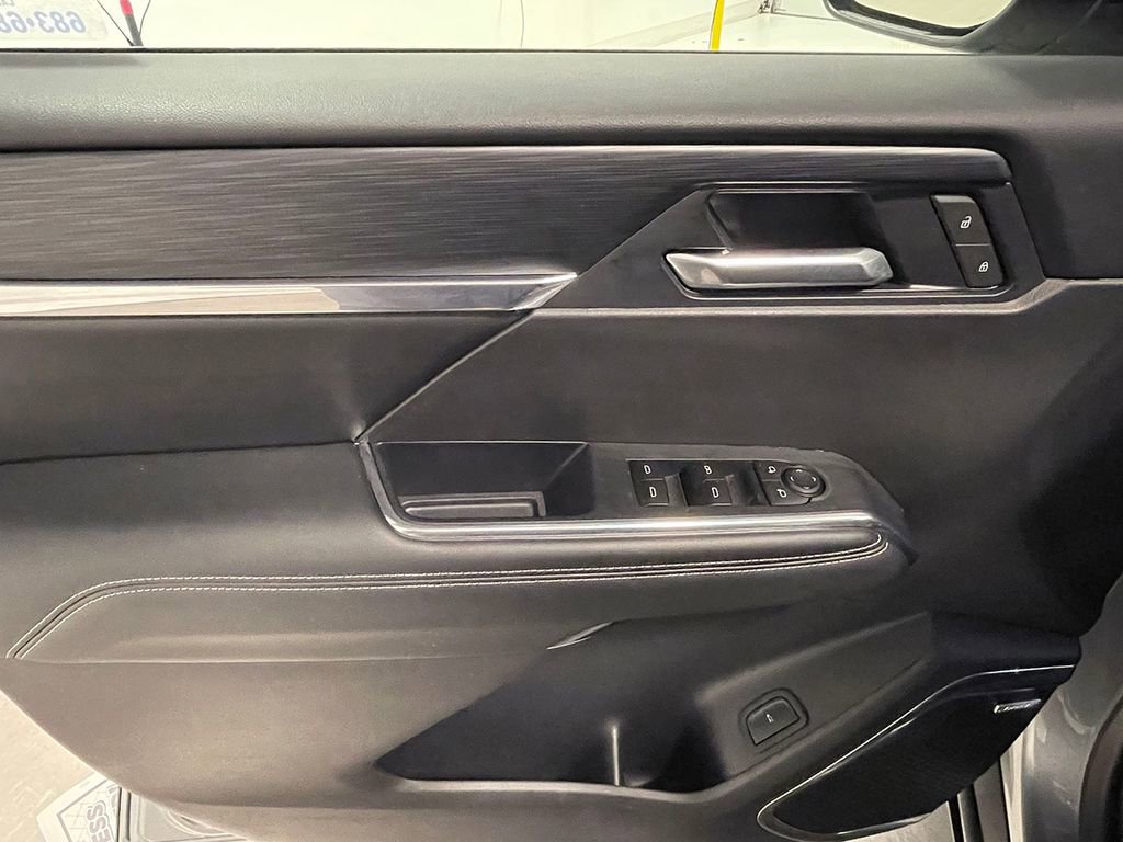 Used 2025 GMC Acadia Elevation image 19