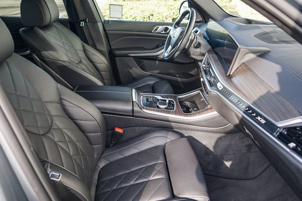 Used 2024 BMW X5 sDrive40i w/ Premium Package image 4