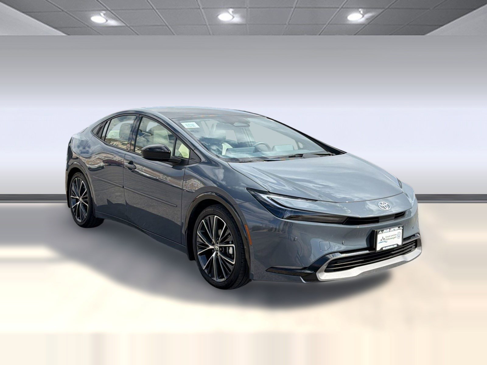 Used 2025 Toyota Prius XLE image 7