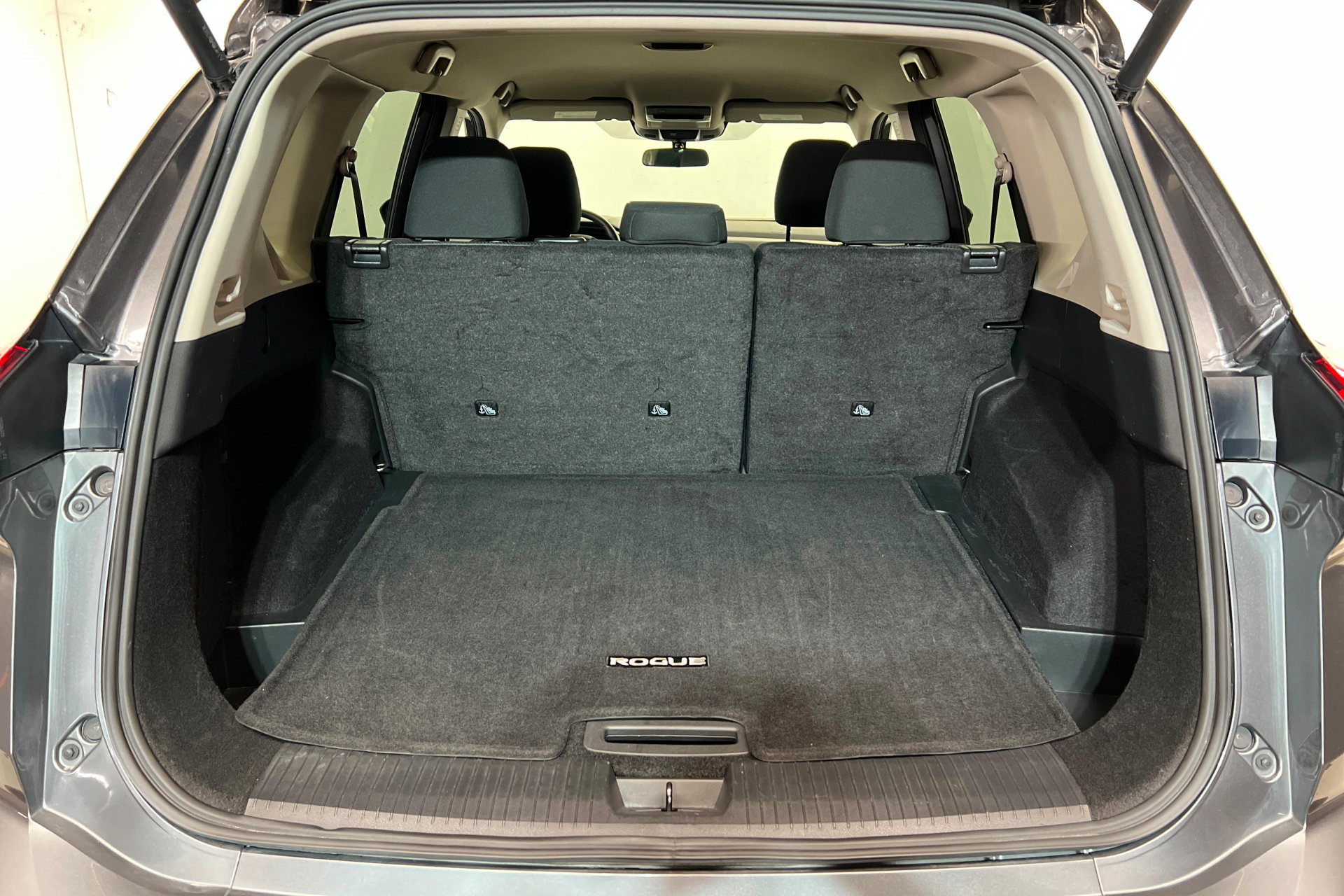 Used 2025 Nissan Rogue SV image 23