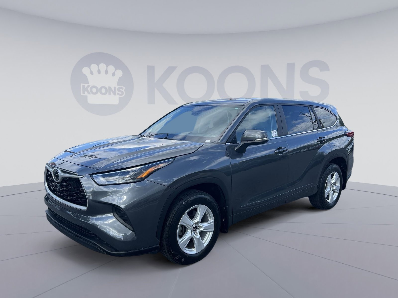 Used 2023 Toyota Highlander L AWD/4WD image 1