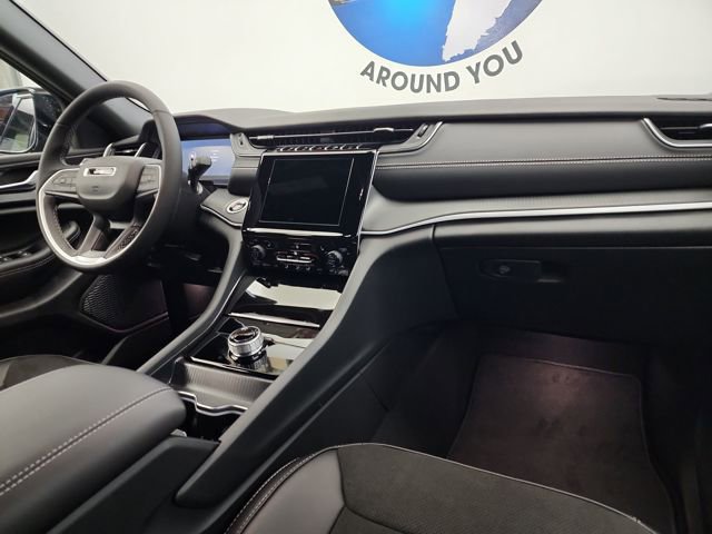 New 2025 Jeep Grand Cherokee Altitude image 24