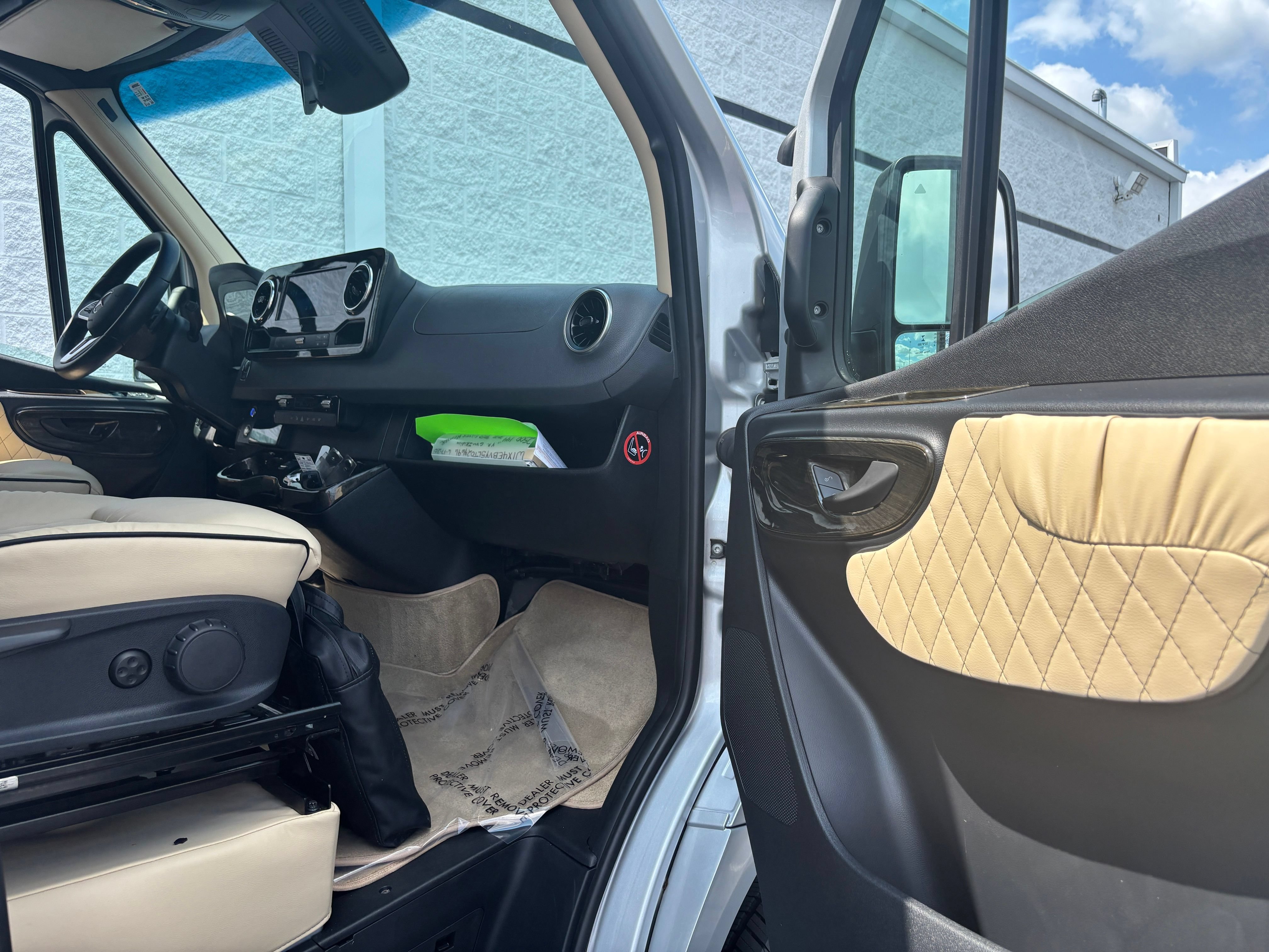 Used 2020 Mercedes-Benz Sprinter 2500 w/ Windows All Around Package image 23
