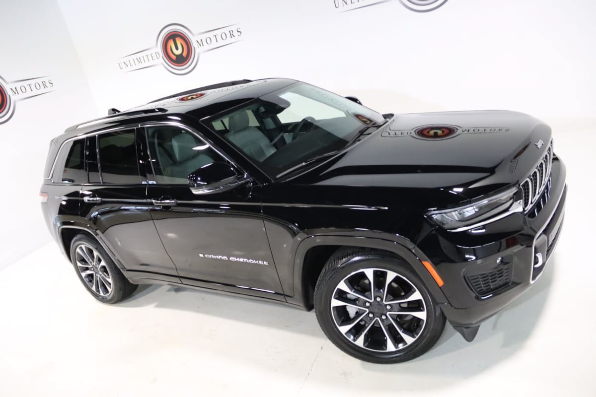 Used 2023 Jeep Grand Cherokee Overland AWD/4WD image 8
