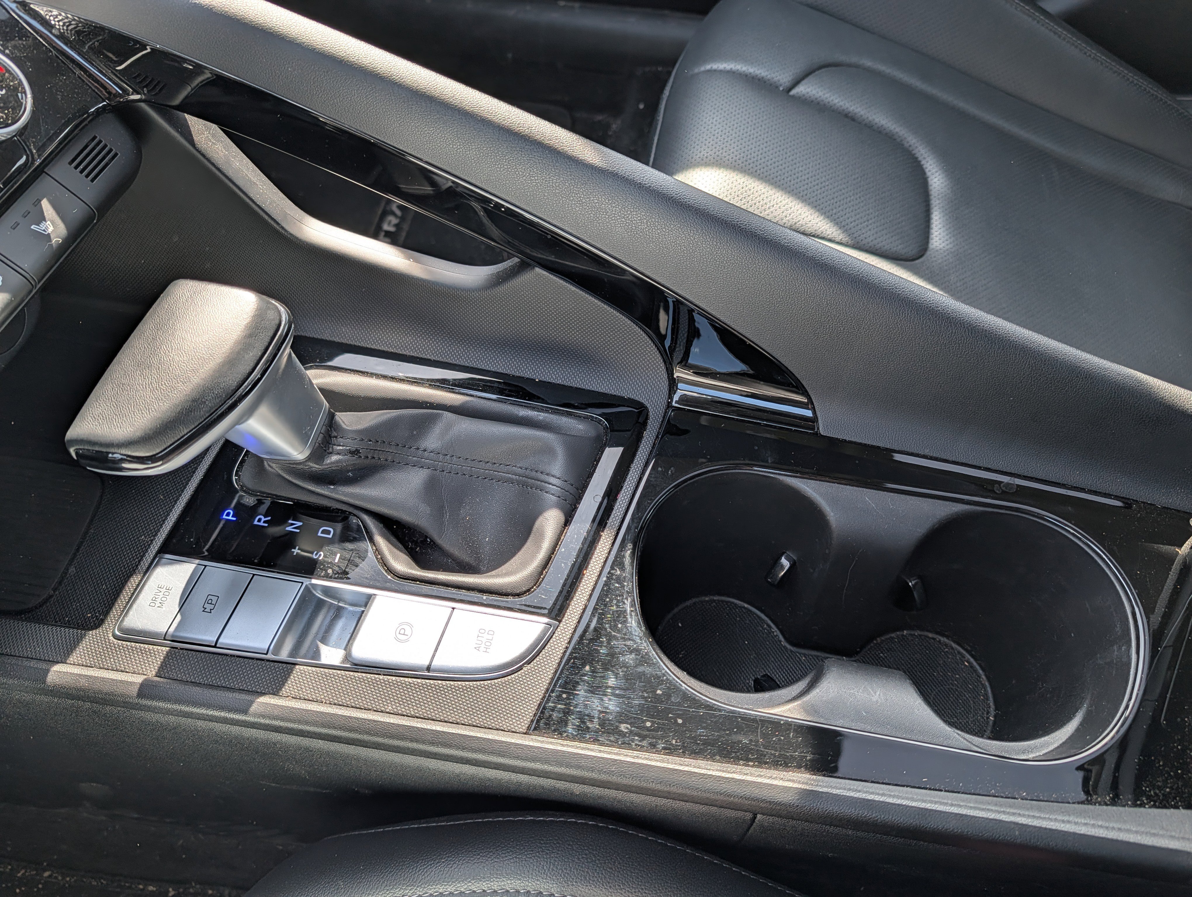 Certified 2025 Hyundai Elantra Limited FWD image 18
