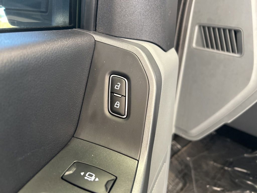 Used 2024 Ford F350 XLT w/ Camper Package image 41