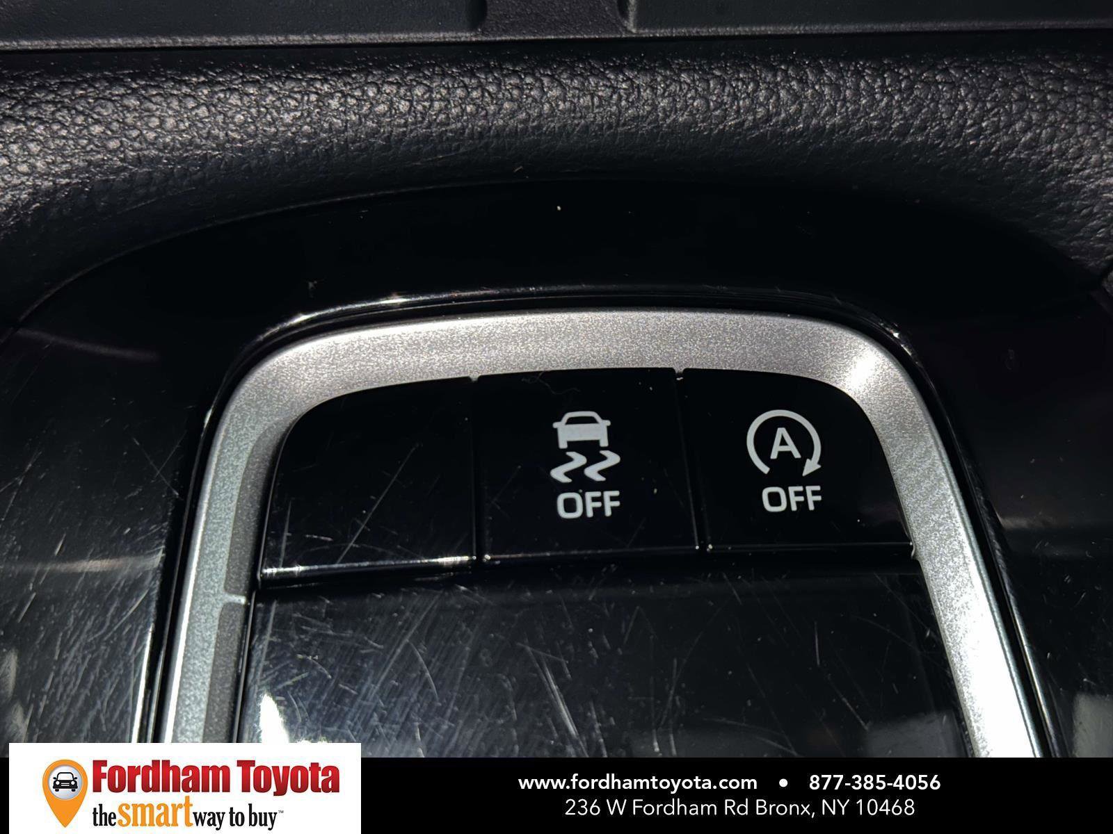 Used 2025 Toyota Corolla Cross XLE image 25