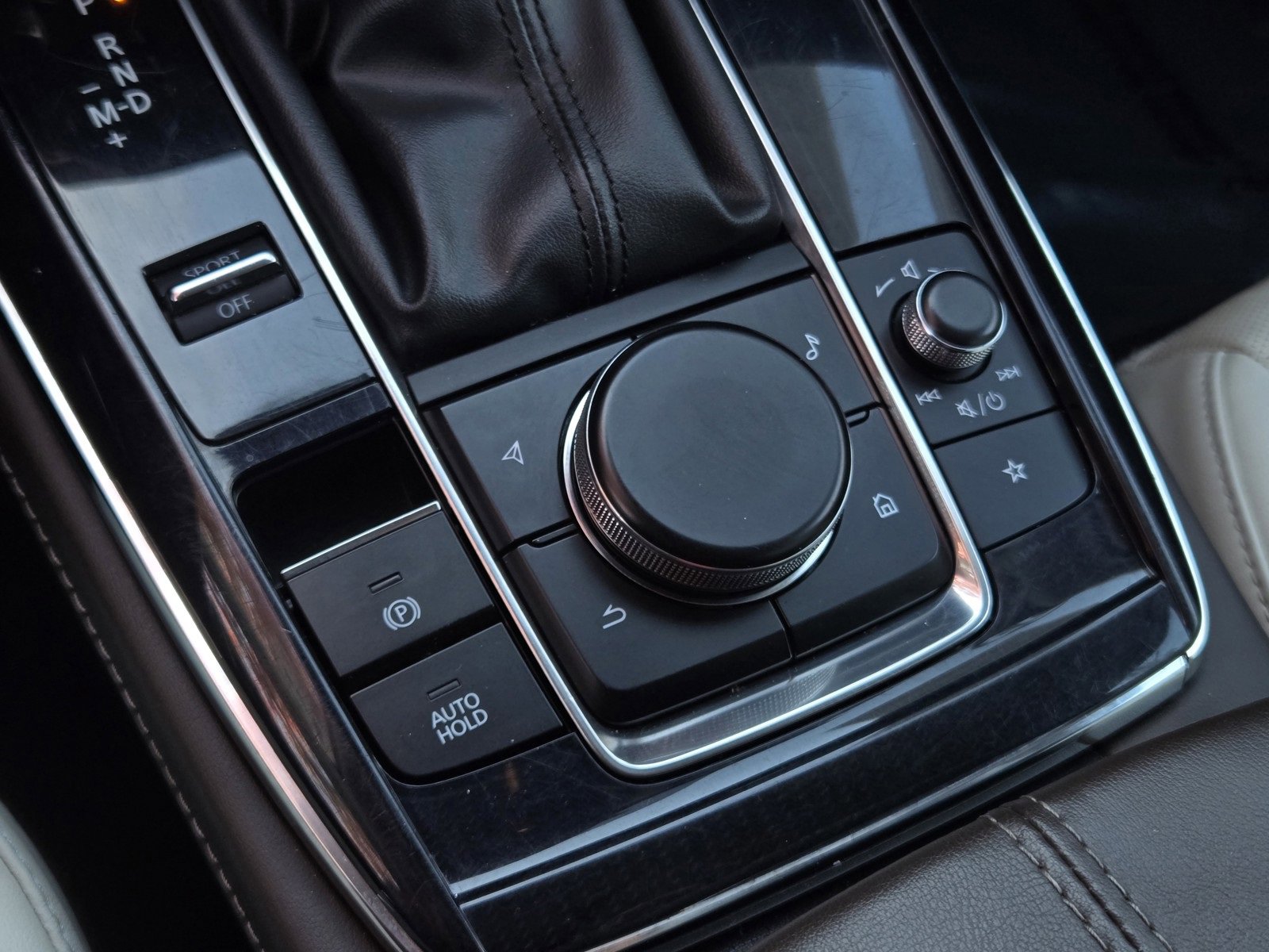 Used 2024 MAZDA CX-30 AWD 2.5 S w/ Premium Package image 18