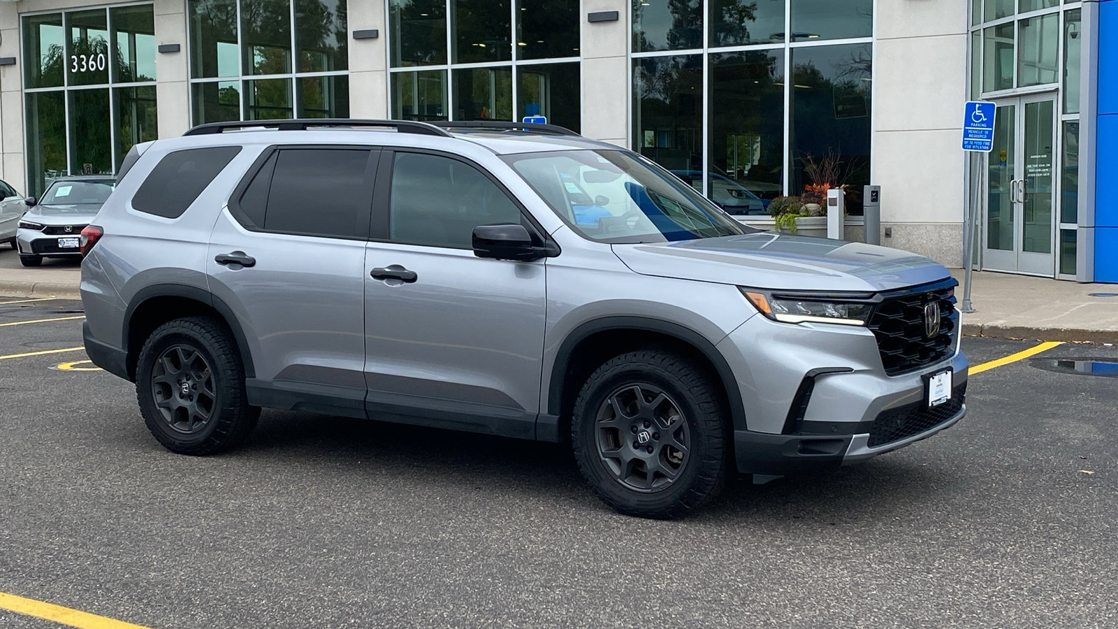 Certified 2025 Honda Pilot TrailSport image 1