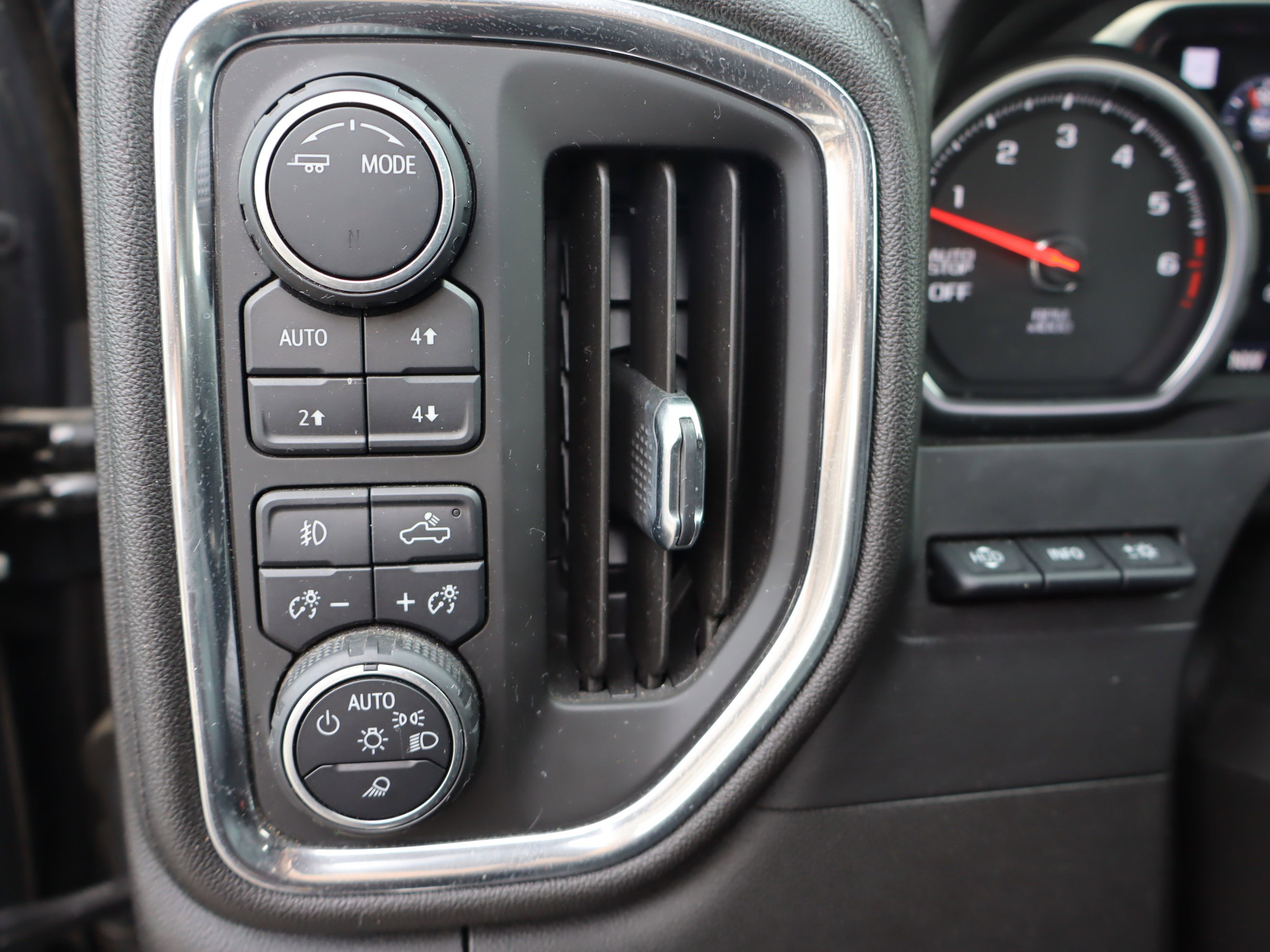 Used 2021 Chevrolet Silverado 1500 High Country w/ Technology Package image 22