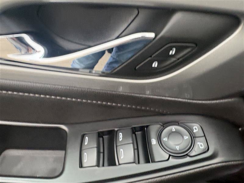Used 2023 Chevrolet Traverse LT w/ LPO, Floor Liner Package AWD/4WD image 10