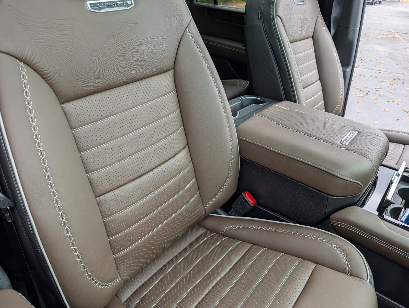 New 2026 GMC Yukon XL Denali Ultimate w/ LPO, Floor Liner Package AWD/4WD image 36