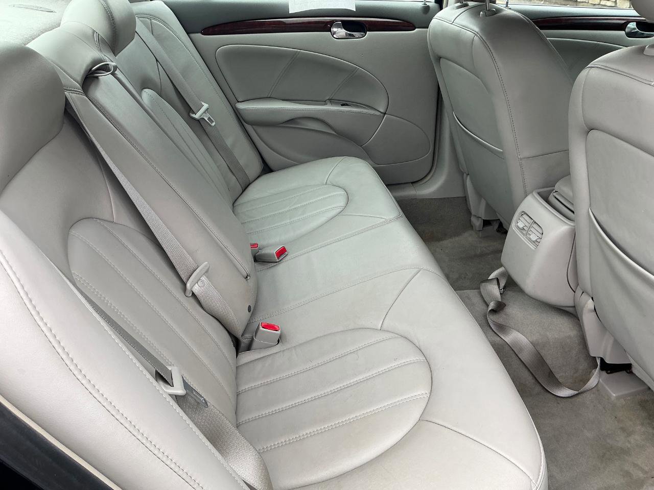 Used 2009 Buick Lucerne CXL FWD image 10