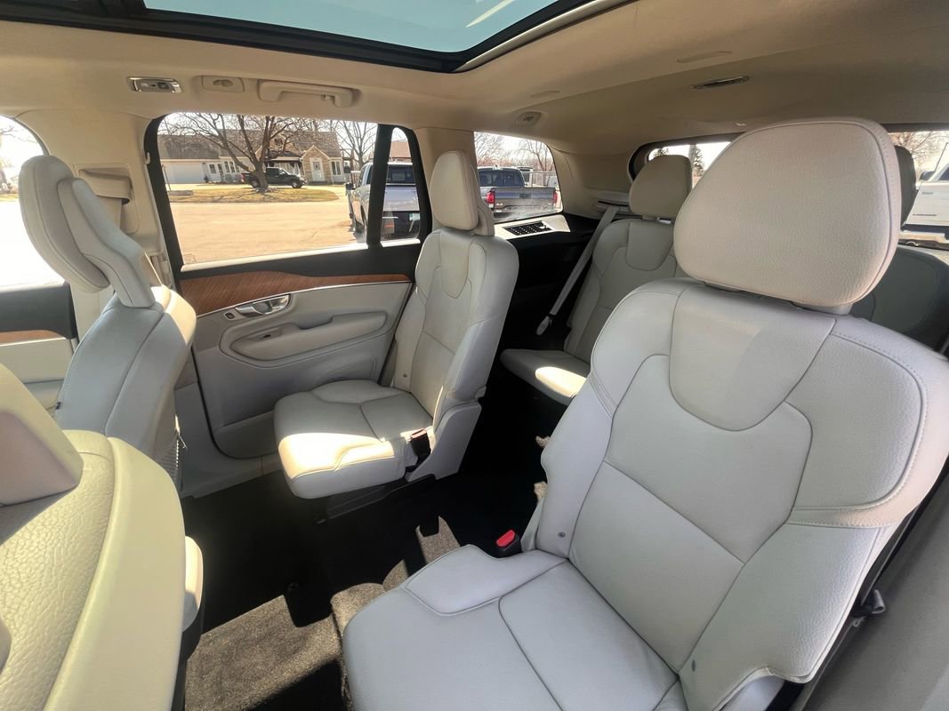Used 2022 Volvo XC90 T6 Momentum AWD/4WD image 23