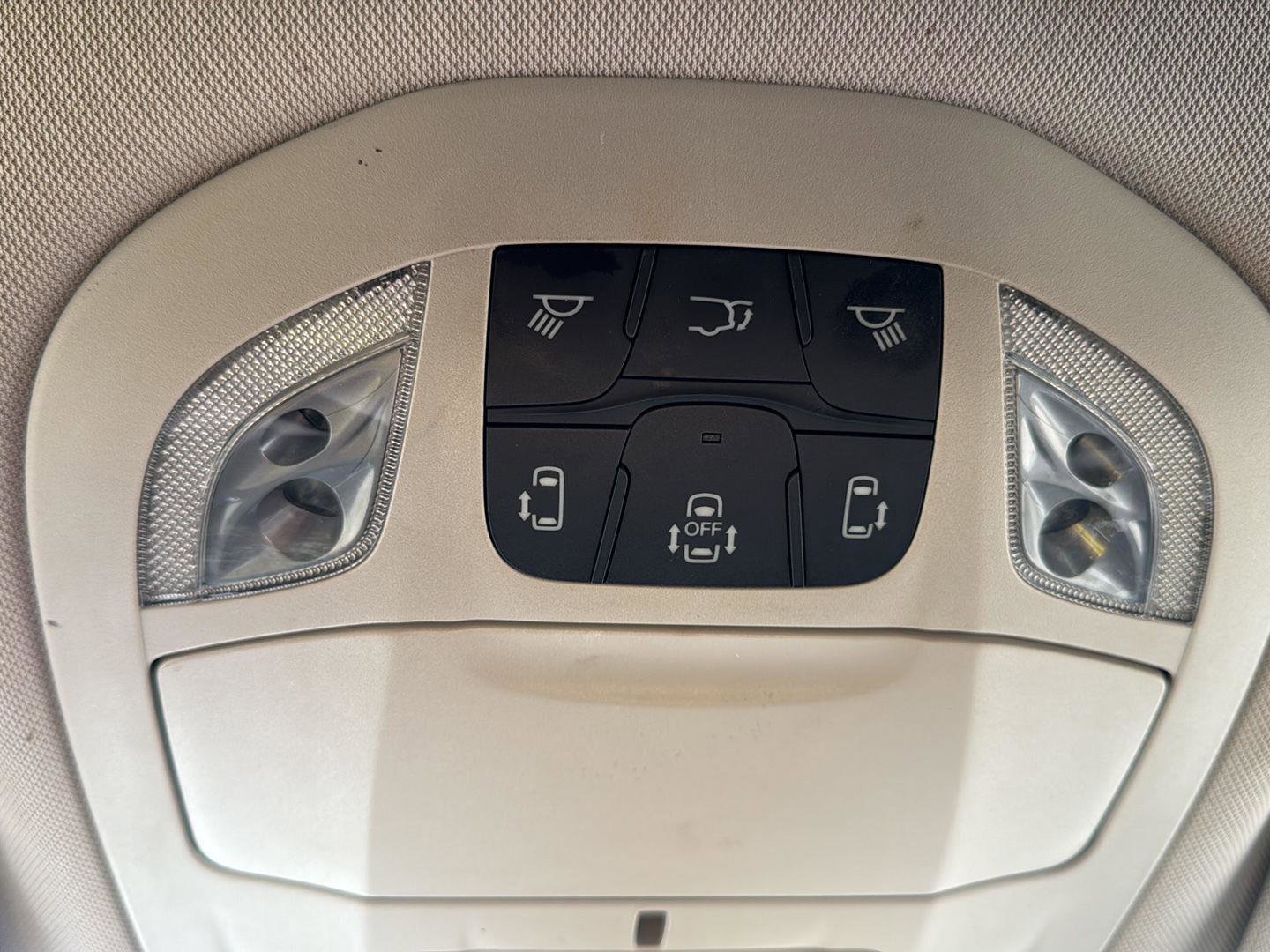 Used 2019 Chrysler Pacifica Touring-L FWD image 18