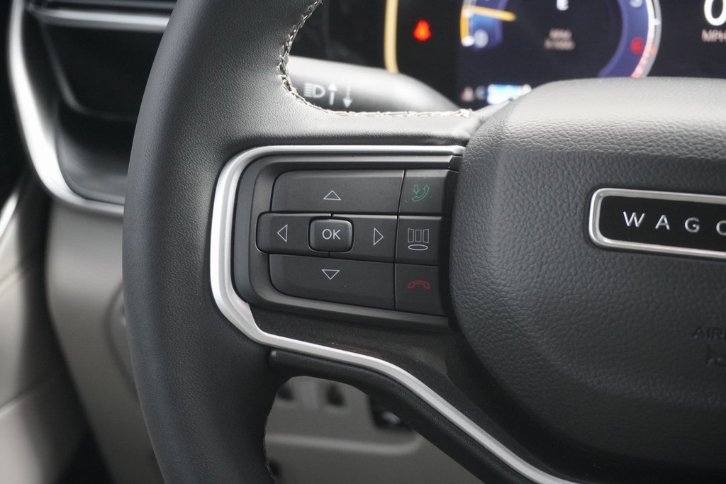 Used 2023 Jeep Wagoneer 4WD w/ Premium Group I image 16