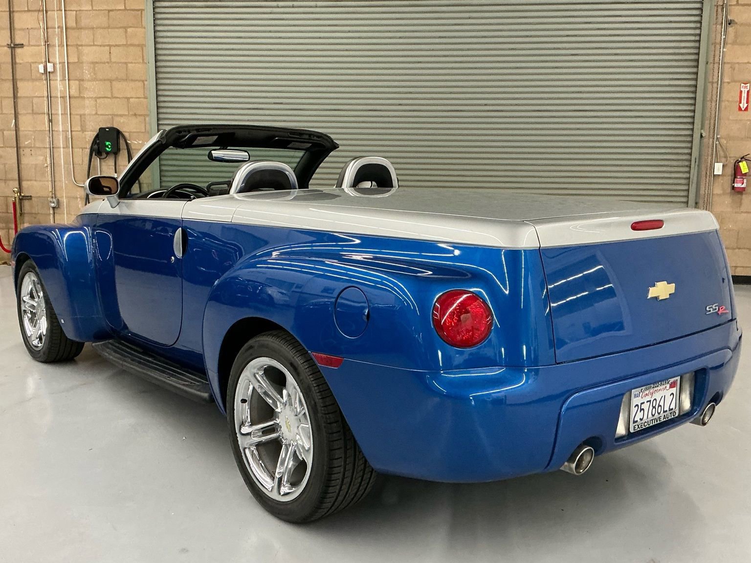Used 2006 Chevrolet SSR w/ Preferred Equipment Group image 11