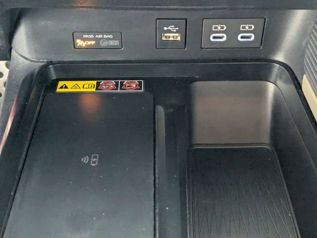 Used 2025 Toyota Camry SE image 21