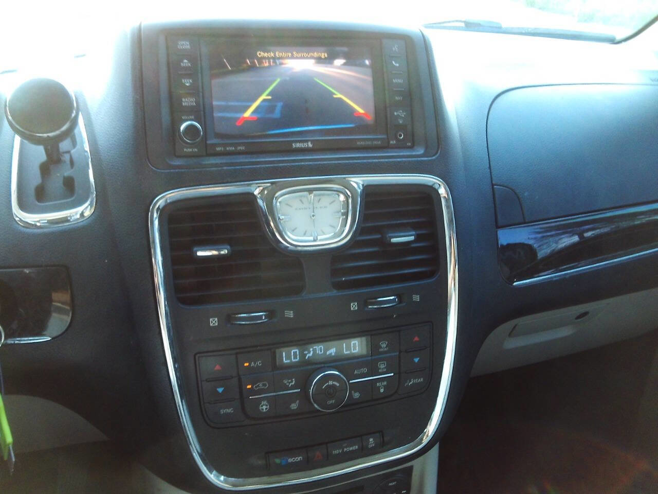 Used 2012 Chrysler Town & Country Limited w/ Luxury Group image 18