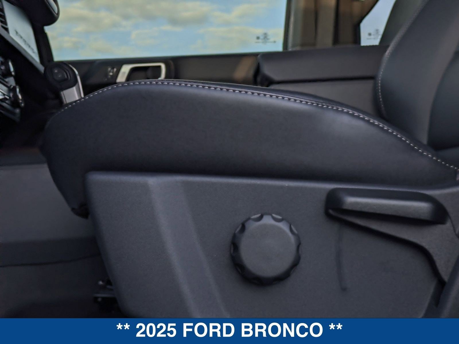 New 2025 Ford Bronco Badlands image 23
