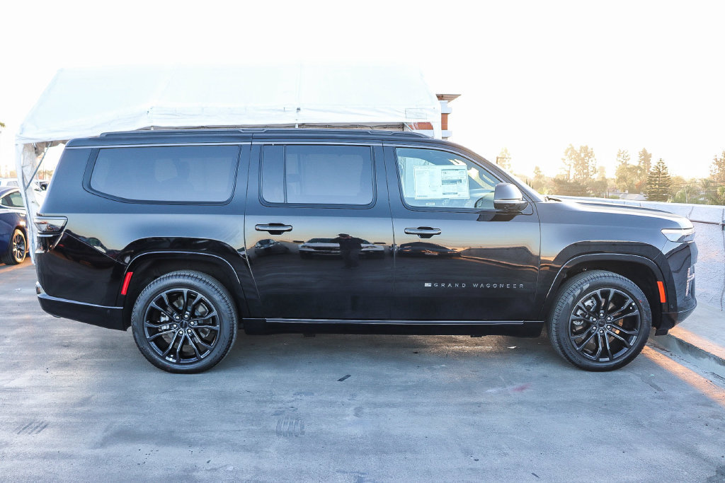 New 2026 Jeep Grand Wagoneer L Summit w/ HD Trailer Tow Package AWD/4WD image 13