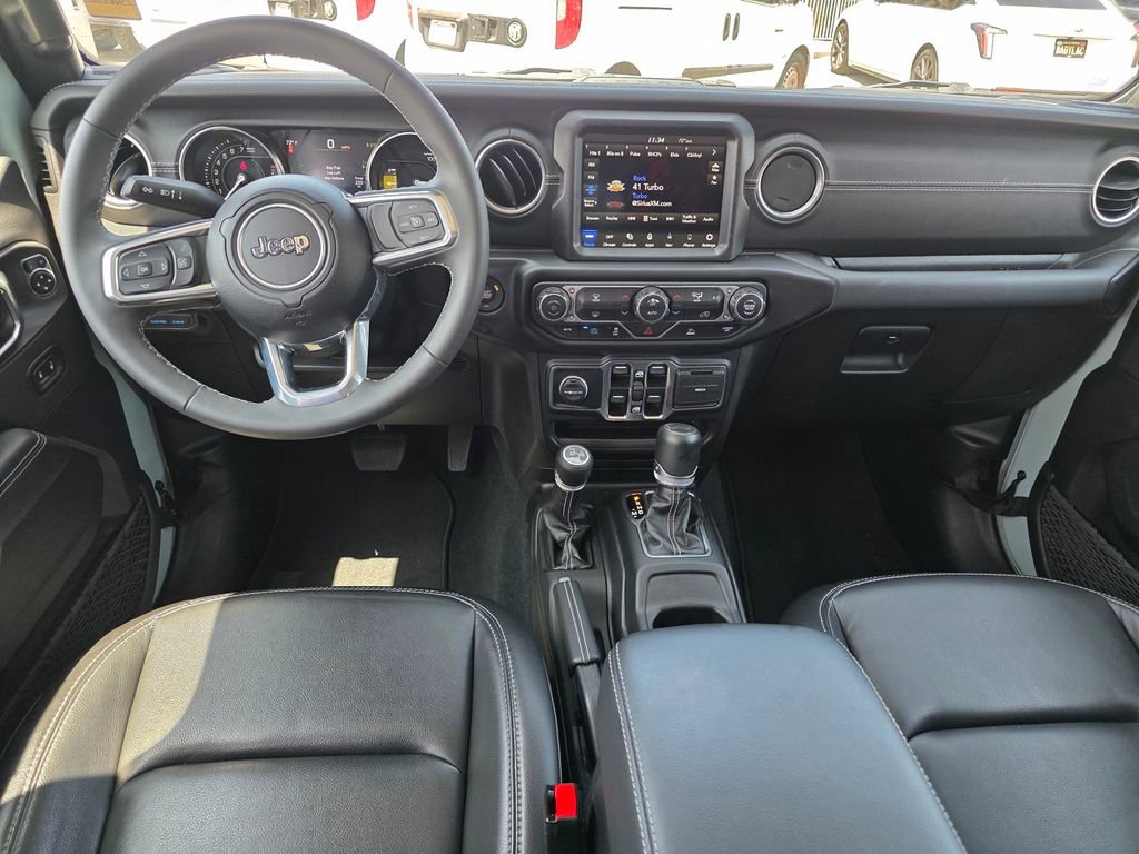Used 2023 Jeep Wrangler Unlimited Sahara AWD/4WD image 17