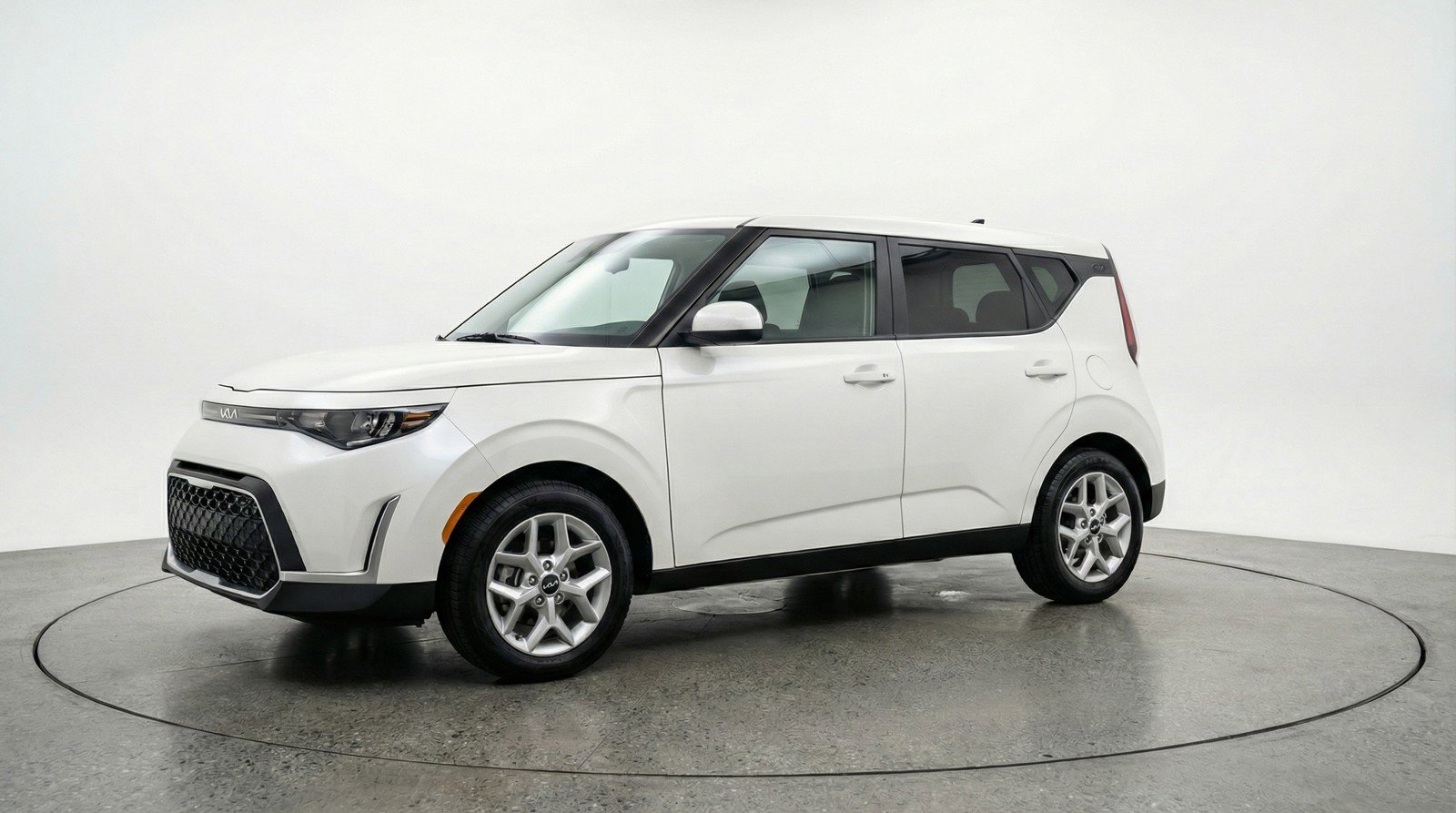 Used 2025 Kia Soul LX w/ LX Technology Package image 3