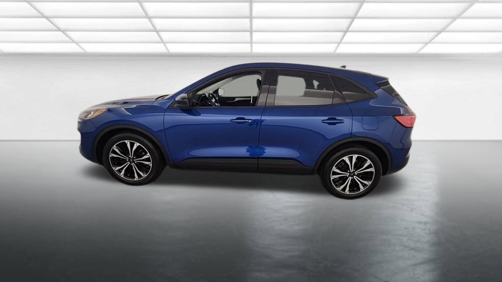 Used 2022 Ford Escape SE w/ SE Sport Appearance Package image 4