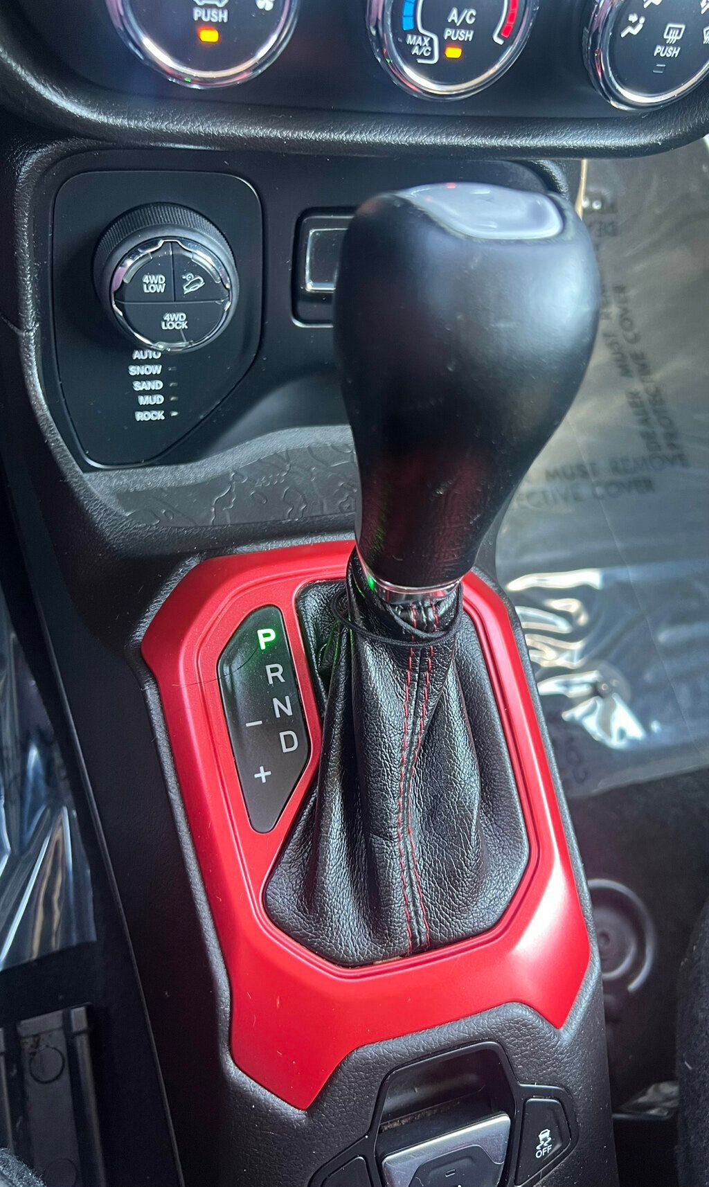 Used 2015 Jeep Renegade Trailhawk w/ Cold Weather Group image 20