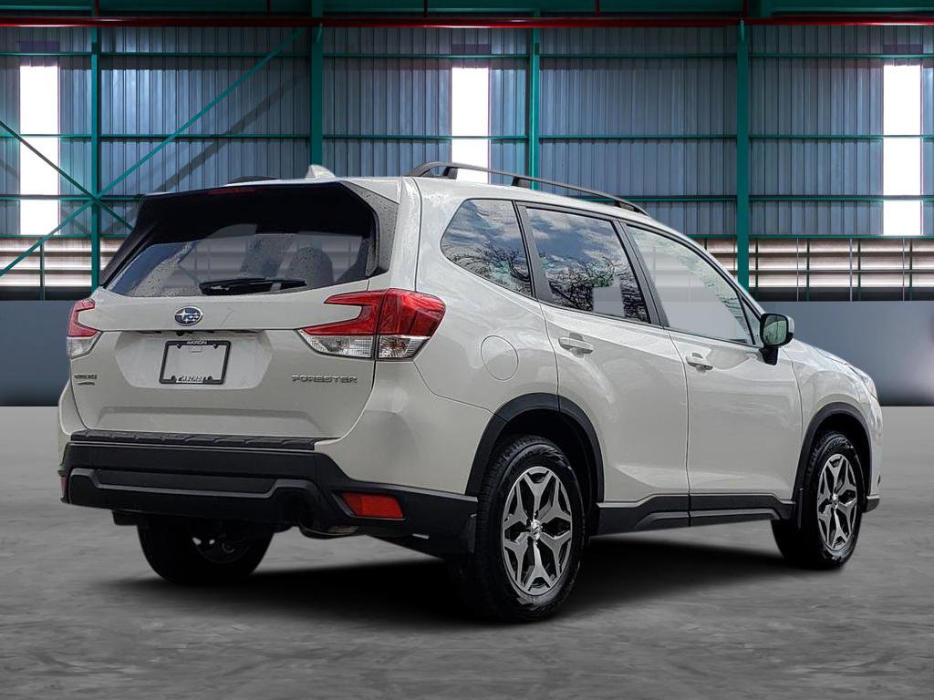Used 2023 Subaru Forester Premium image 5