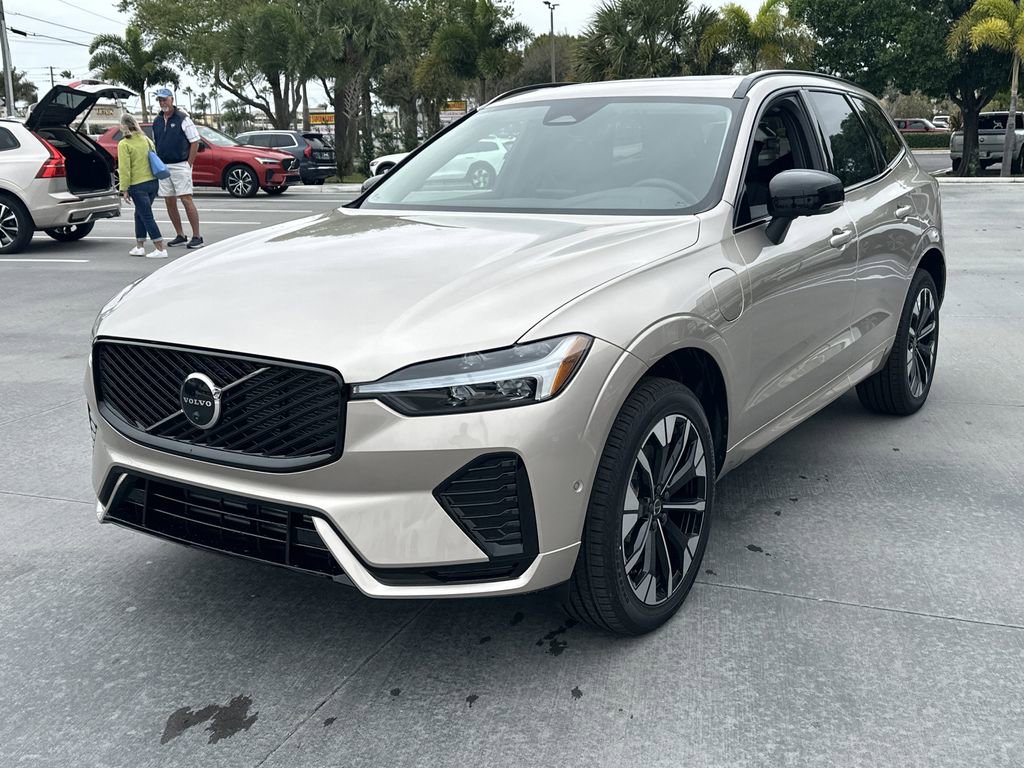 New 2026 Volvo XC90 T8 Core w/ Protection Package Premier image 3