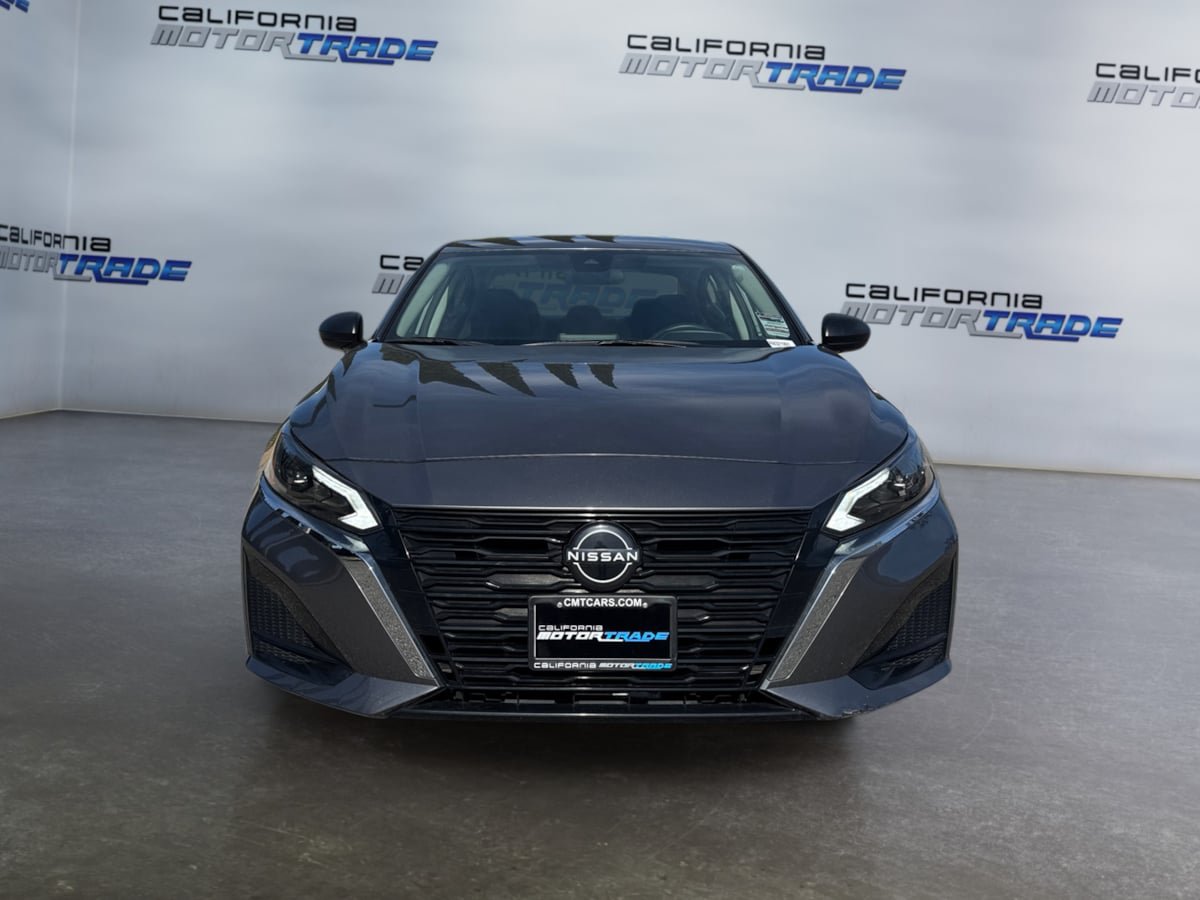 Used 2024 Nissan Altima 2.5 SV FWD image 2