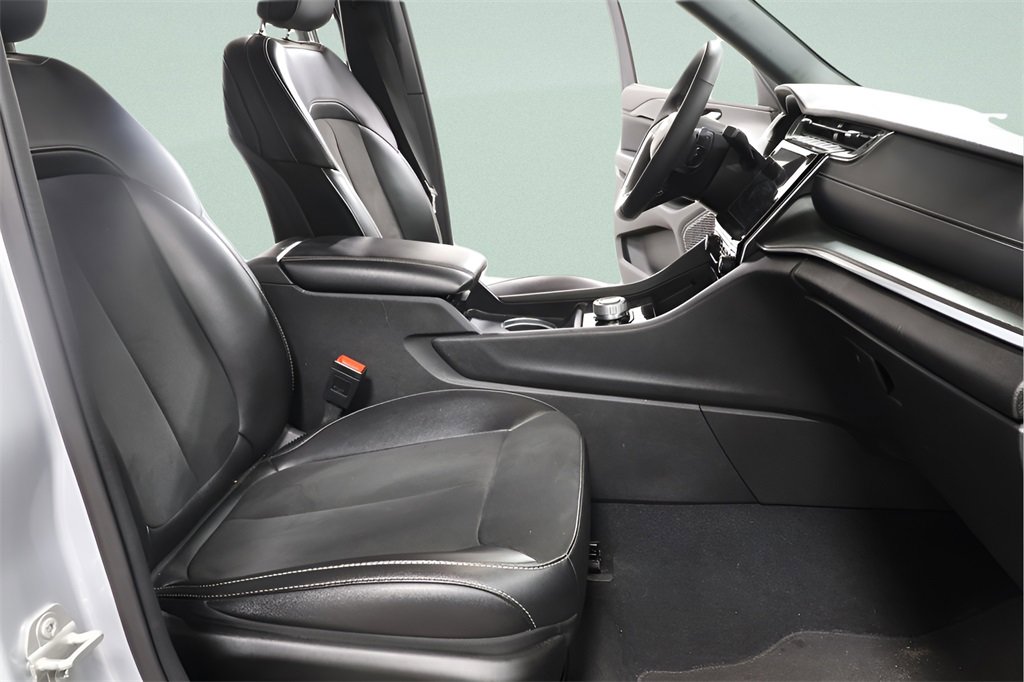 Used 2024 Jeep Grand Cherokee L Laredo image 28