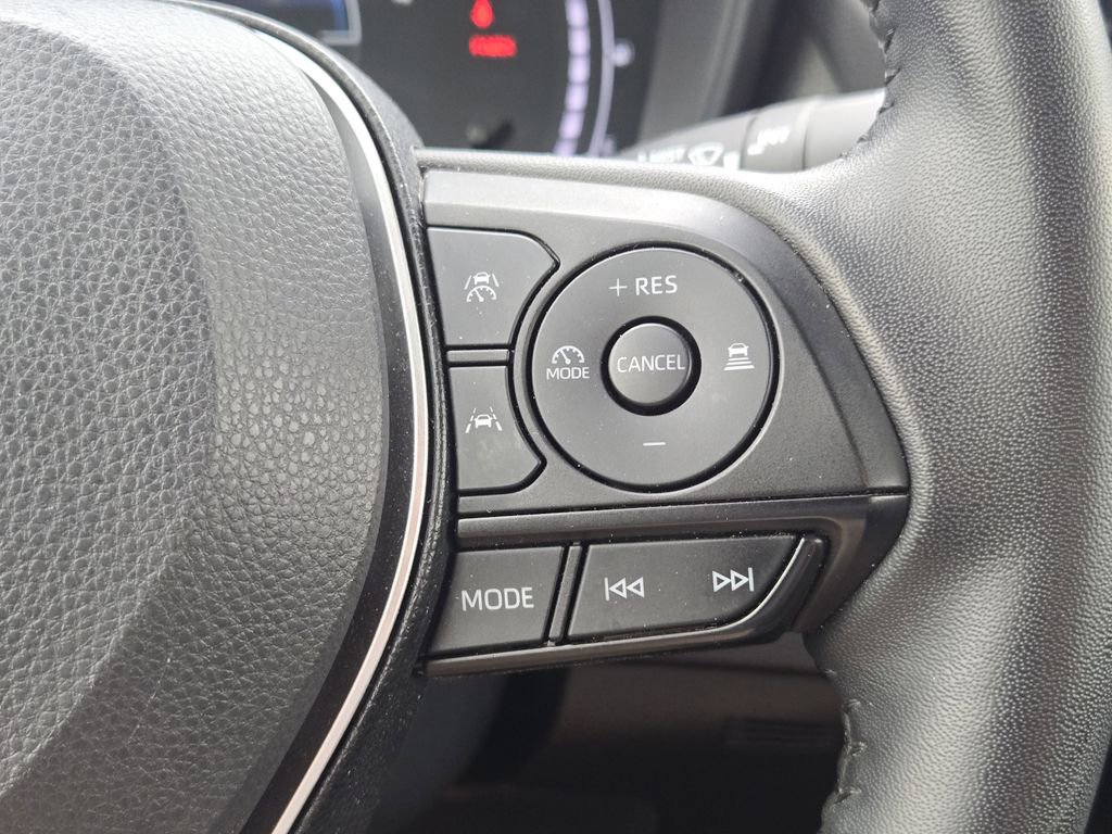Used 2025 Toyota Corolla SE w/ SE Premium Package image 31