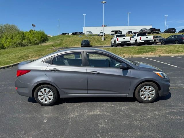 Used 2016 Hyundai Accent SE FWD image 2