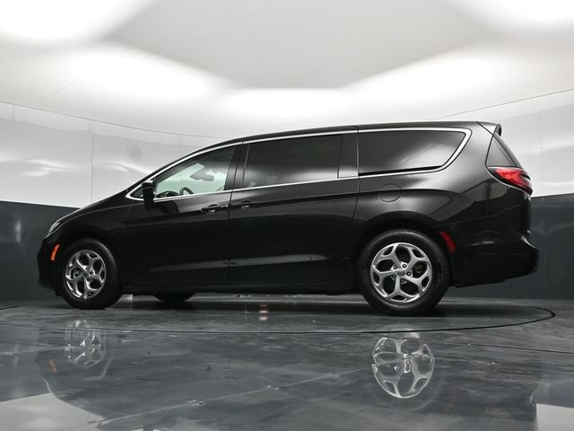 Certified 2024 Chrysler Pacifica Limited FWD image 65