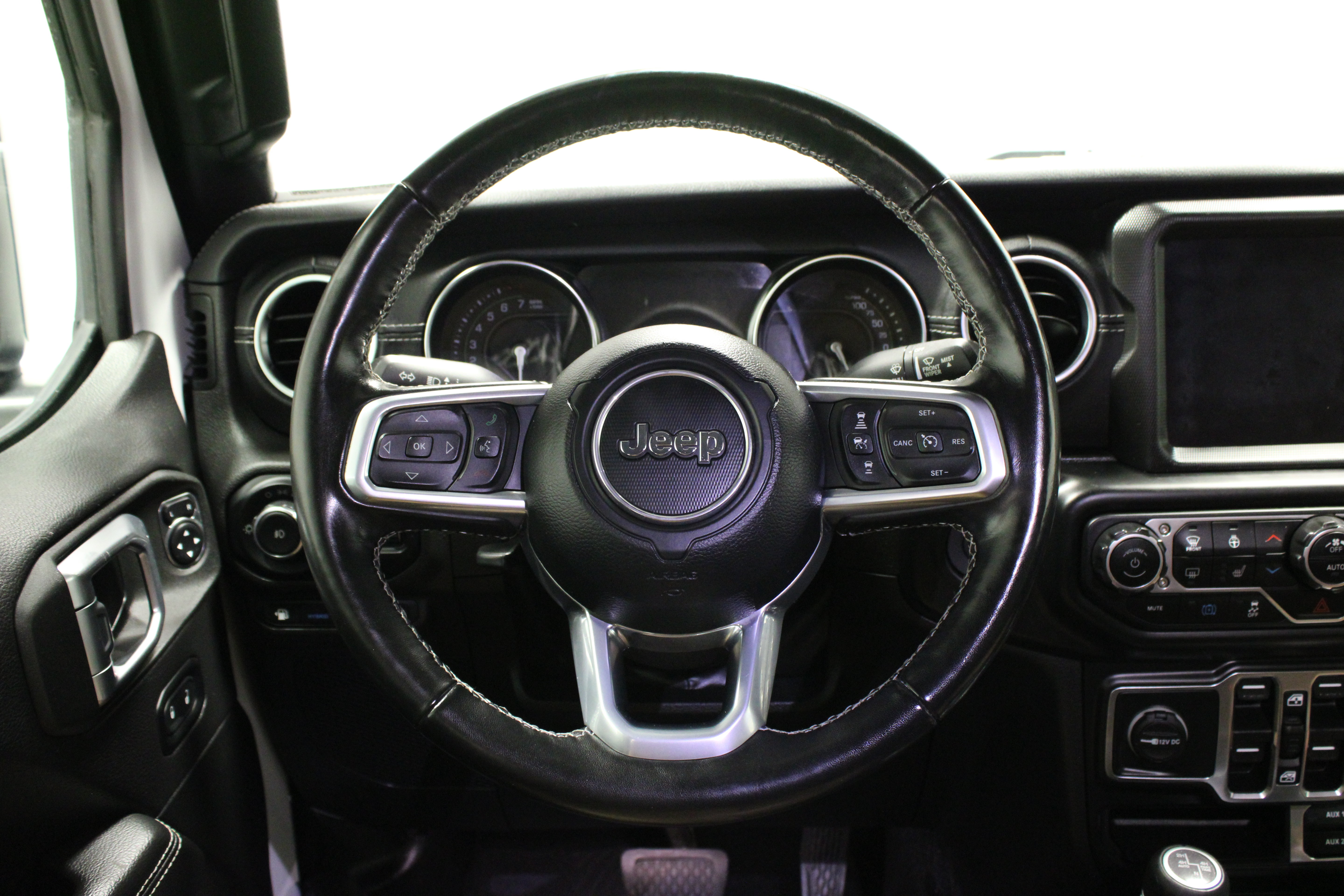 Used 2022 Jeep Wrangler Unlimited Sahara w/ Cold Weather Group AWD/4WD image 22