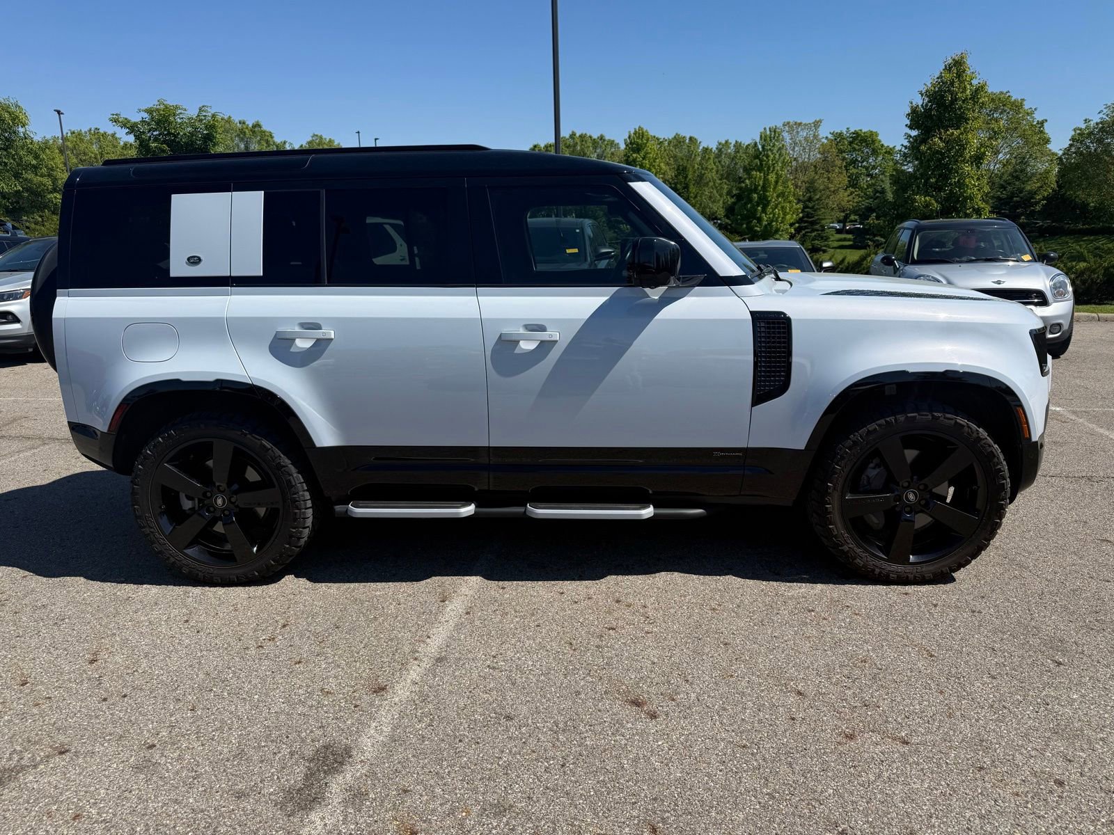 Used 2021 Land Rover Defender 110 X-Dynamic HSE AWD/4WD image 4