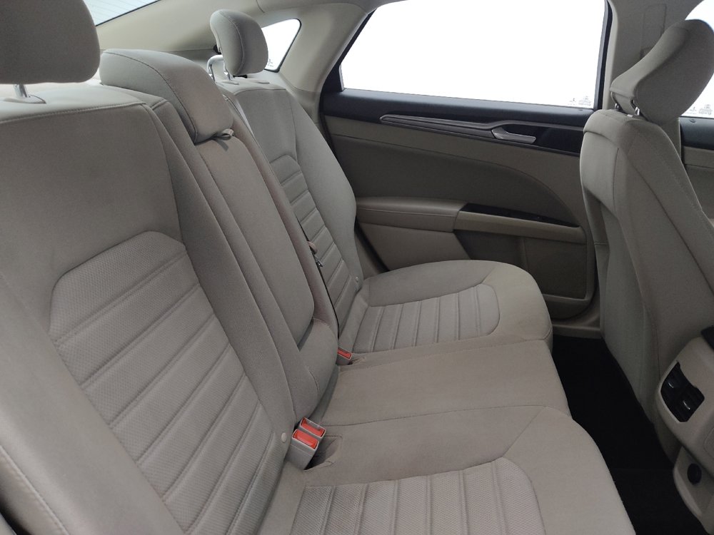 Used 2020 Ford Fusion SE AWD/4WD image 19